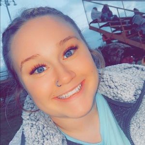 Meet your Posher, Alexis